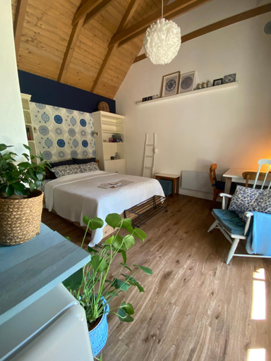 Others 4, B&B by Mo, Bicske