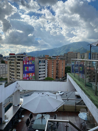 Others 4, Ololo Caracas B&B, Libertador