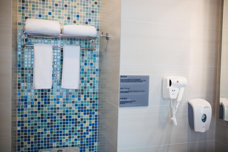 Bathroom 3, Holiday Inn Express Emei Mountain By IHG, Leshan