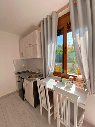 Others 4, Sunny guest house, Vlorës