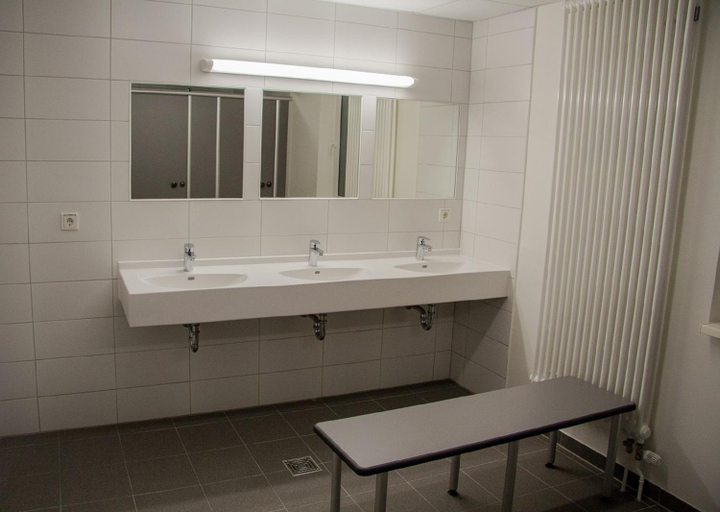 Bathroom 2, Haus des Jugendrotkreuzes -Stadthaus-, Northeim
