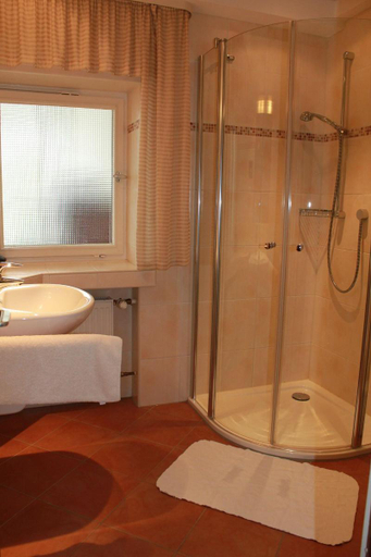 Bathroom 4, Hotel Wintersmuhle, Bielefeld