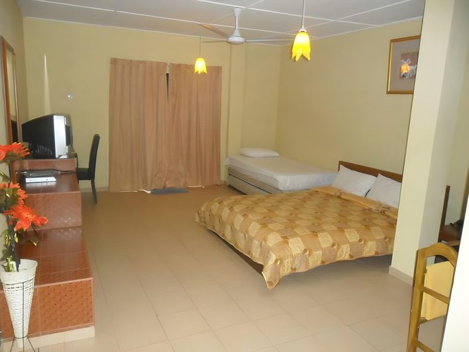 Bedroom 2, Sea Shine Beach Hotel, Wattala