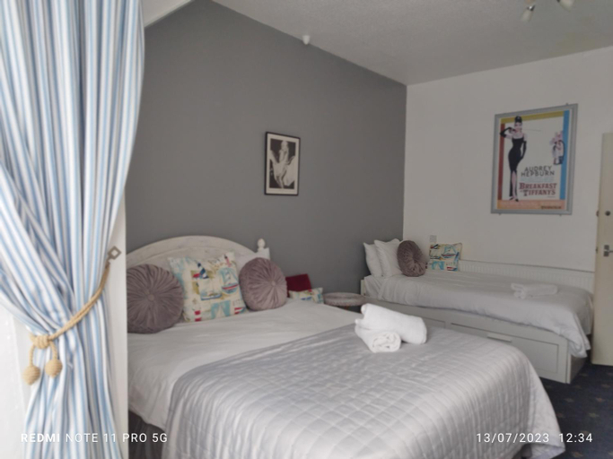 Bedroom 2, Blue Palms, Poole