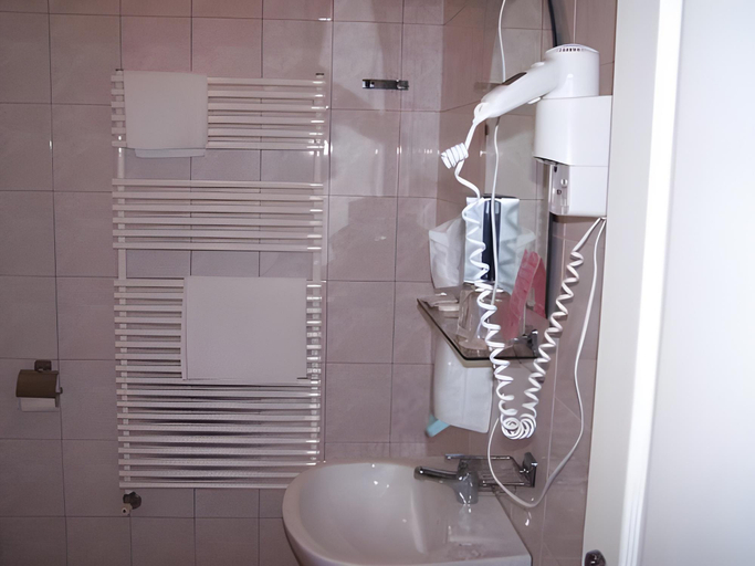 Bathroom, Sohaz Panzio es Apartmanhaz, Szolnok