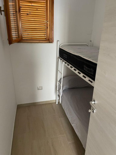 Others 5, Casa Mareblu, Taranto