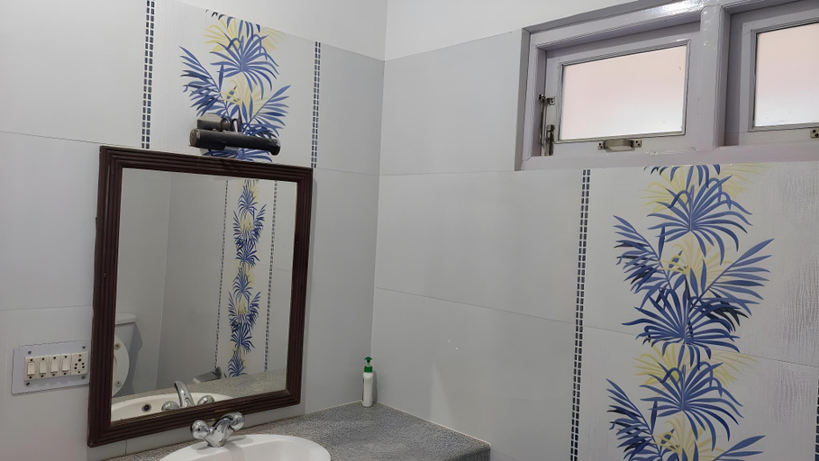 Bathroom 3, Hotel Sunshine Dharamshala, Kangra