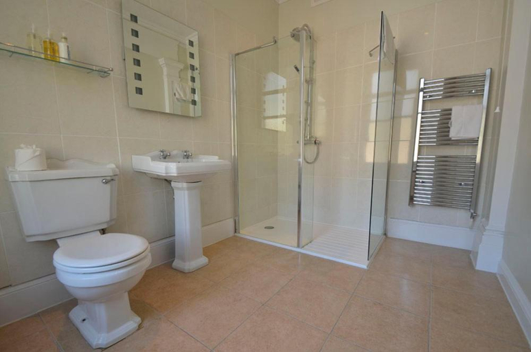 Bathroom 2, Eversley Hotel, Isle of Wight