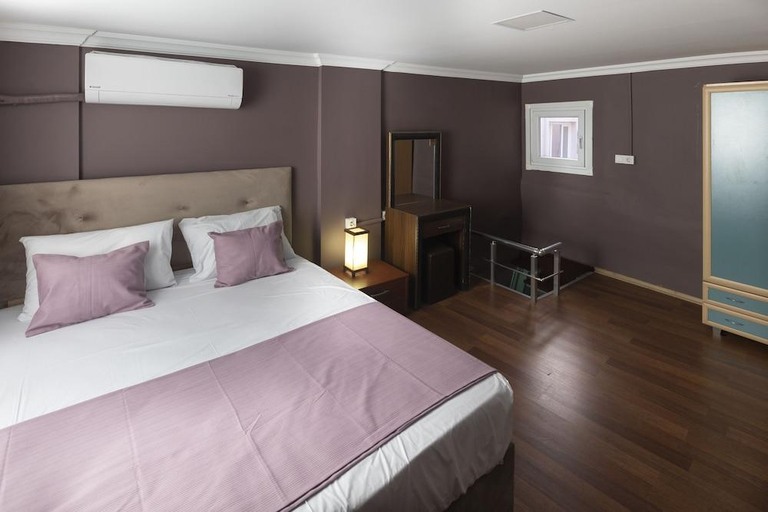 Bedroom 4, Grey House, Fatih