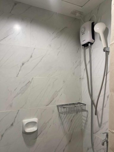 Bathroom 4, Warm and Cozy Studio with Balcony, Cebu City