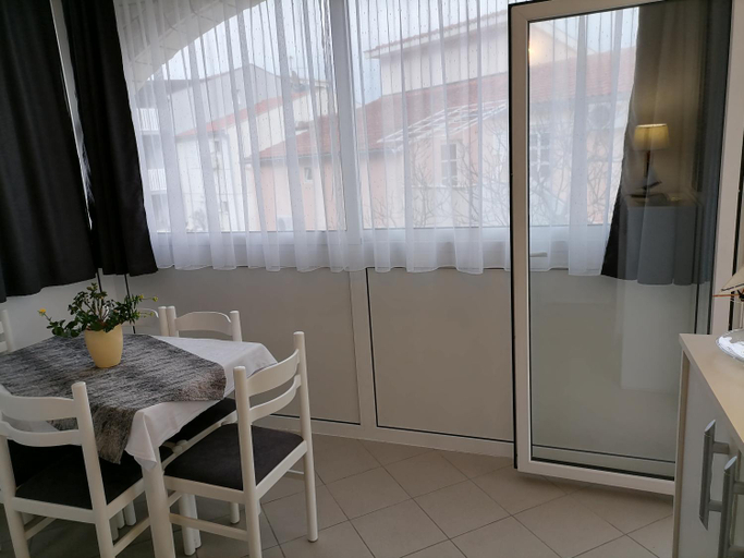 Others 4, Libertas apartmani, Rogoznica