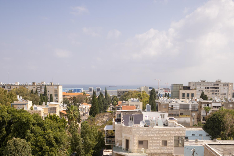 5, Stylish 3BR City Stay Near Bahaʼi Gardens