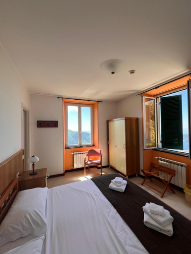Bedroom 4, Hotel Montallegro, Genova