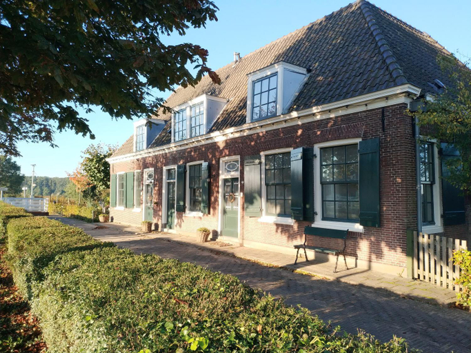 Others 5, Bed & Breakfast [H]eerlijk!, Ter Aar