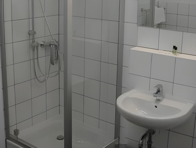 Bathroom 2, The Square Coburg, Coburg