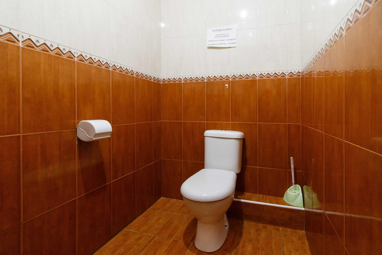 Bathroom 2, Uneed Rooms: Sky, Darnyts'kyi