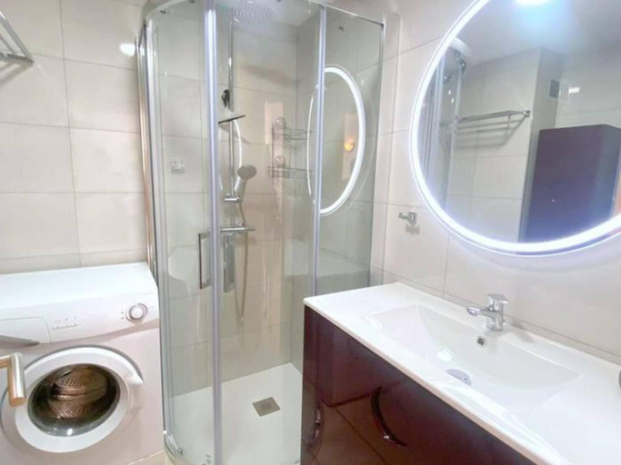 Bathroom 2, Moxo, Girona