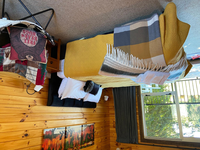 Bedroom 2, Sunset Chalet, Mackenzie
