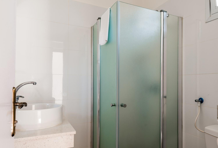 Bathroom 2, Mashabei Sade Kibbutz Country Lodging Hotel by KHC