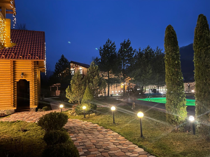 Exterior & Views