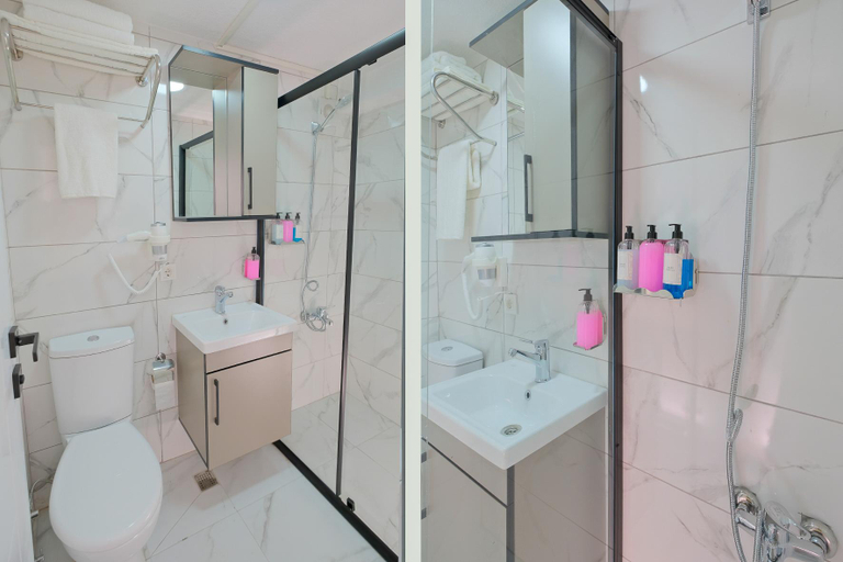 Bathroom 3, Lucky Hotel Istanbul, Fatih