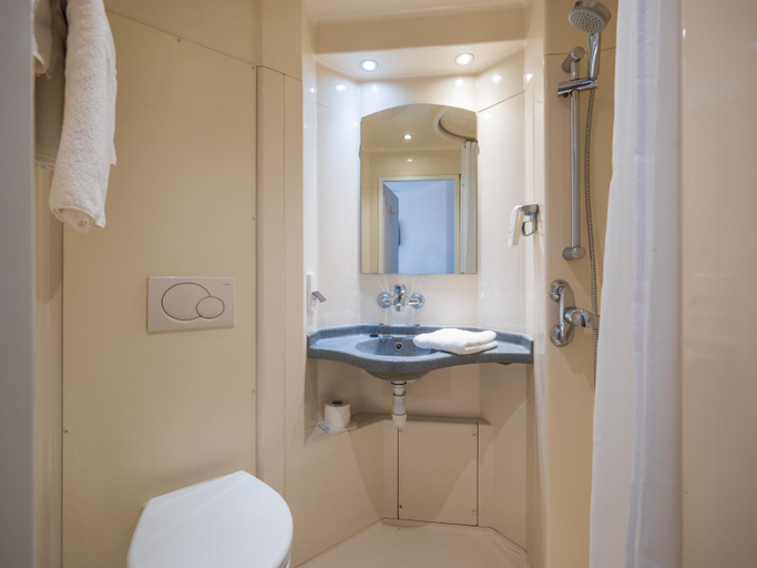 Bathroom 5, Premiere Classe Breda, Breda