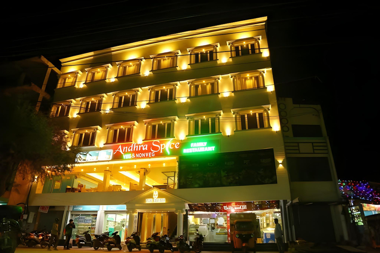 Exterior & Views