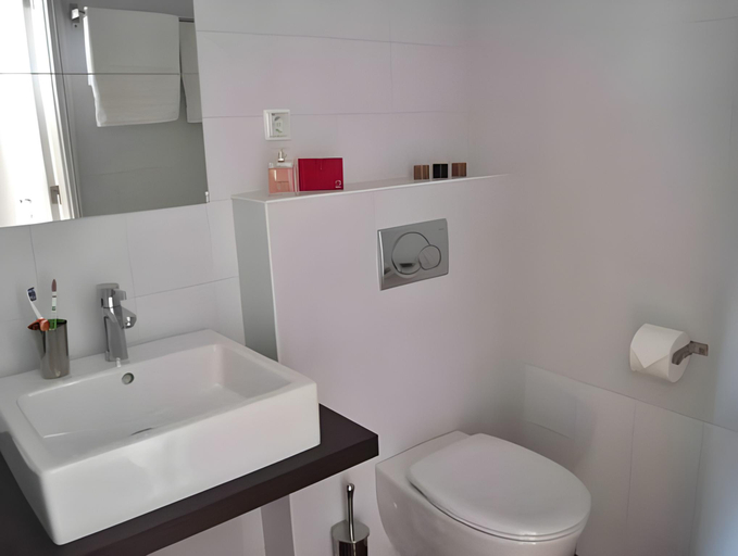 Bathroom 3, One2Seven, Lagoa