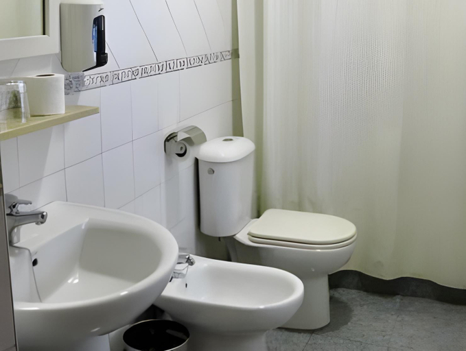 Bathroom 4, Hostal Roma, Sevilla