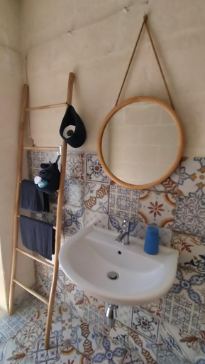 Bathroom, Oleum, Brindisi