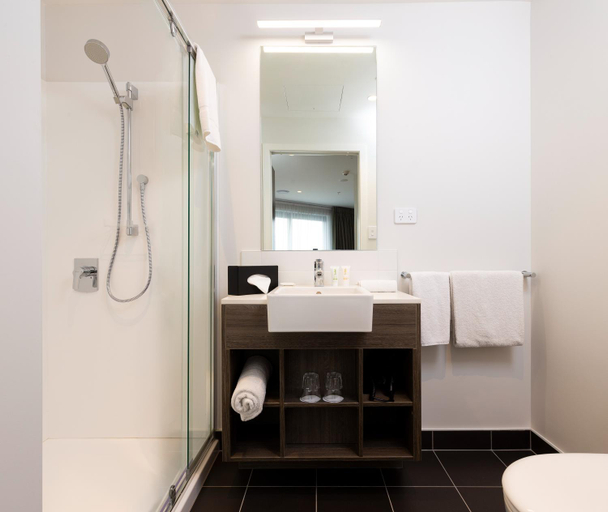 Bathroom 5, Oaks Auckland Hotel, Waitakere