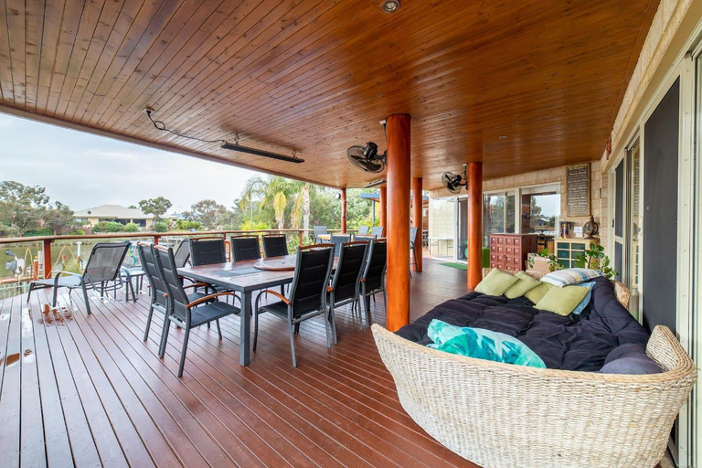 Others 4, Funland A Family Home On The Canals, Murray