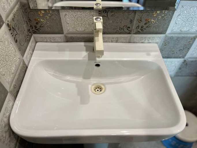 Bathroom, Kishan home stay, Mathura