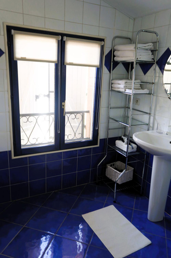 Bathroom 2, Les chambres de la Dombes, Ain