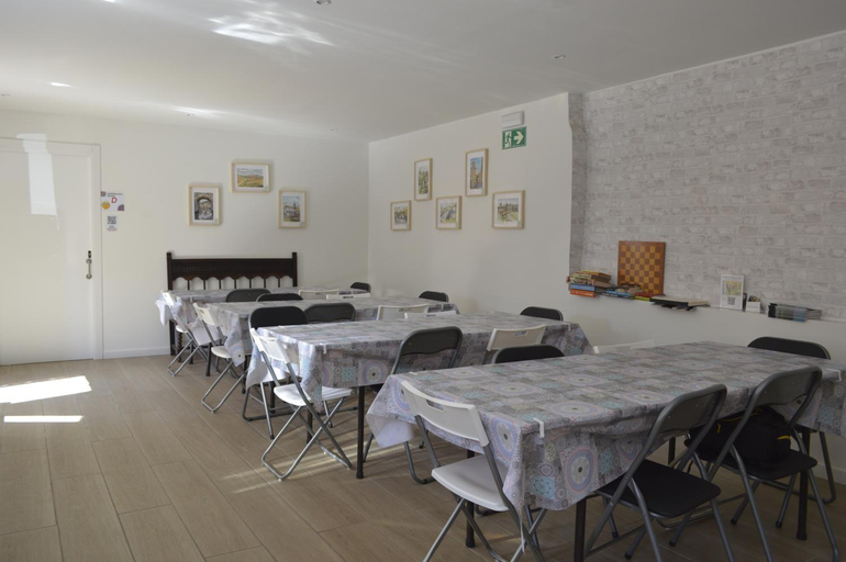 Business Facilities, Albergue Gares, Navarra