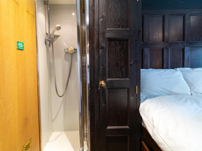 Bedroom 2, YHA Hartington Hall, Staffordshire