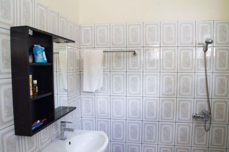Bathroom, Spannet Suites, Mbarara
