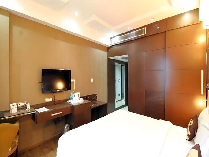 Bedroom 3, Hotel Signature Grand, Delhi