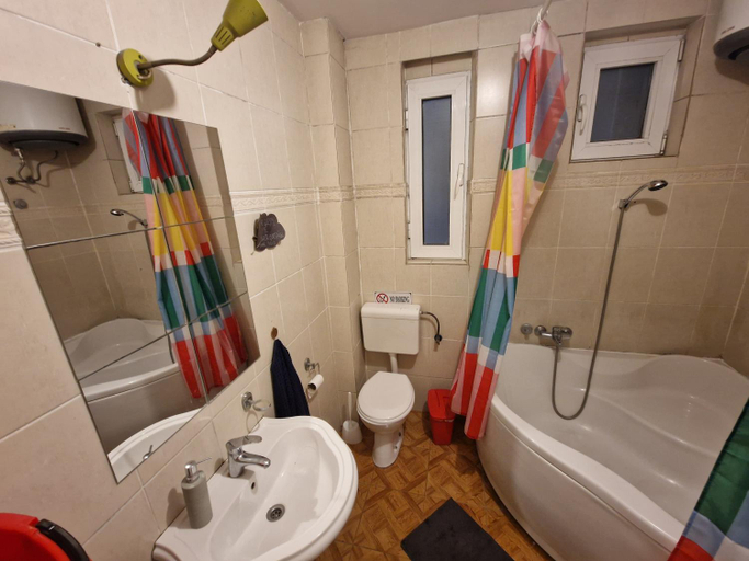 Bathroom 2, HostelChe Hostel, Belgrade