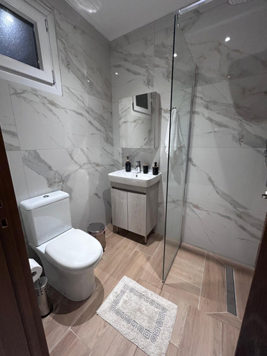 Bathroom 2, Esperas Apartments, East Macedonia and Thrace