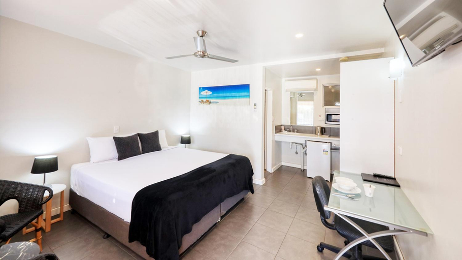 Bedroom 2, Tweed River Motel, Tweed - Pt B
