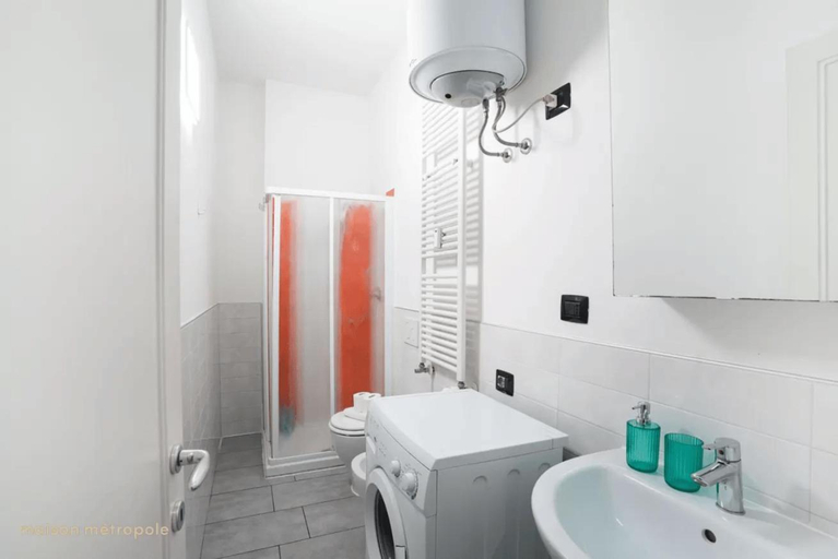 Bathroom, San Salvario Giuria Apartments, Torino