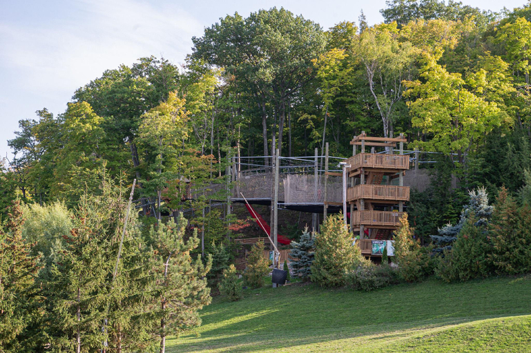 Exterior & Views 1, Blue Mountain Resort, Grey
