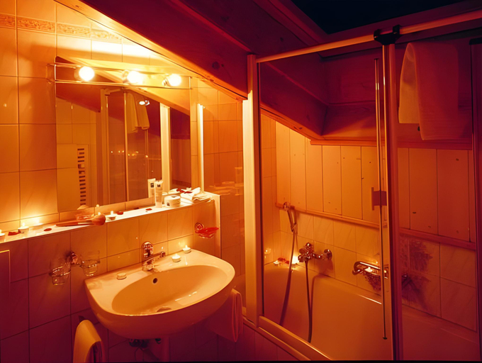 Bathroom 4, Cheminee , Hotel Garni, Visp