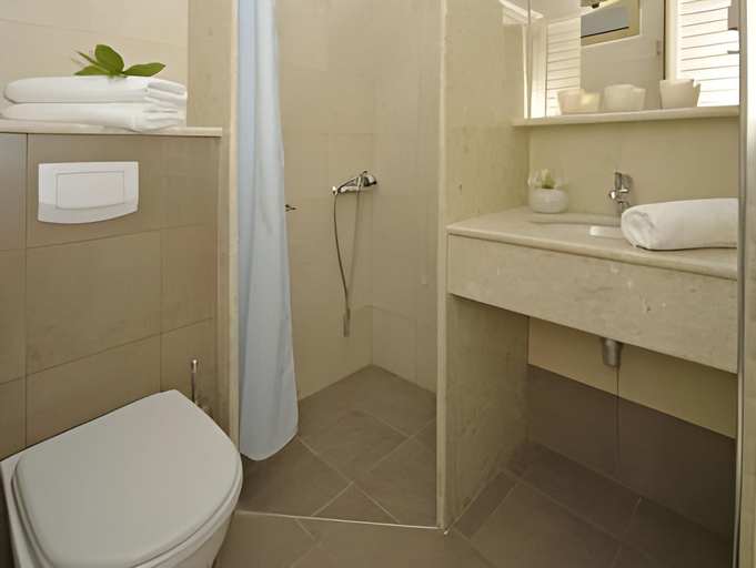 Bathroom 2, Glaros Hotel Apartment, Crete