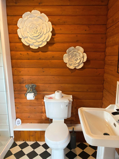 Bathroom 2, Kaoglen-Stags Suite-Hot tub-Cairngorms- Dog Friendly, Perthshire and Kinross