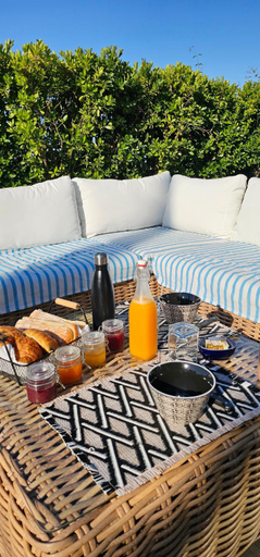 Food & Drinks 2, Chambre d'hote Cigale jacuzzi et jardin prive, Bouches-du-Rhône