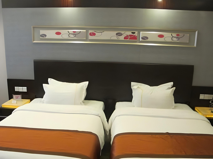 Bedroom 2, Aksu Pudong Holiday Hotel, Aksu