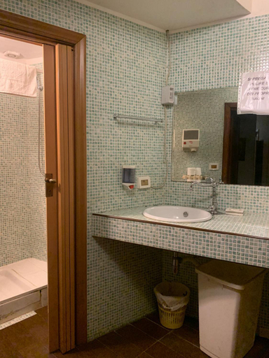 Bathroom 5, B&B Iside, Barletta-Andria-Trani
