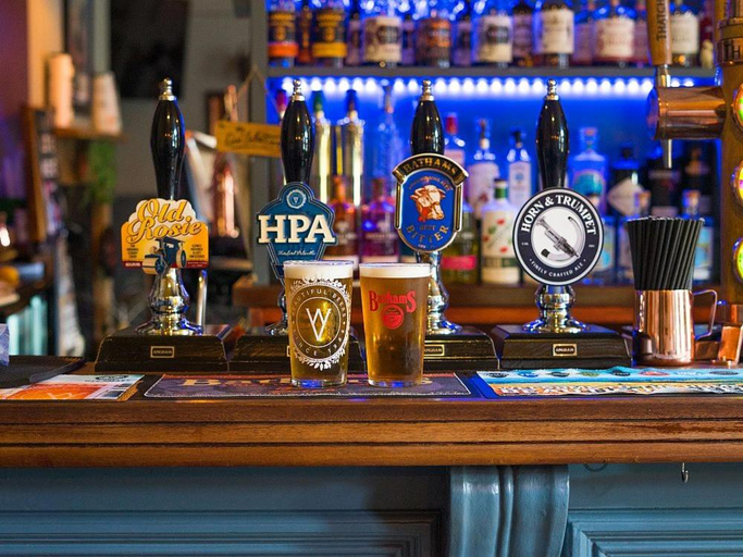 Food & Drinks 5, horn and trumpet, Worcestershire